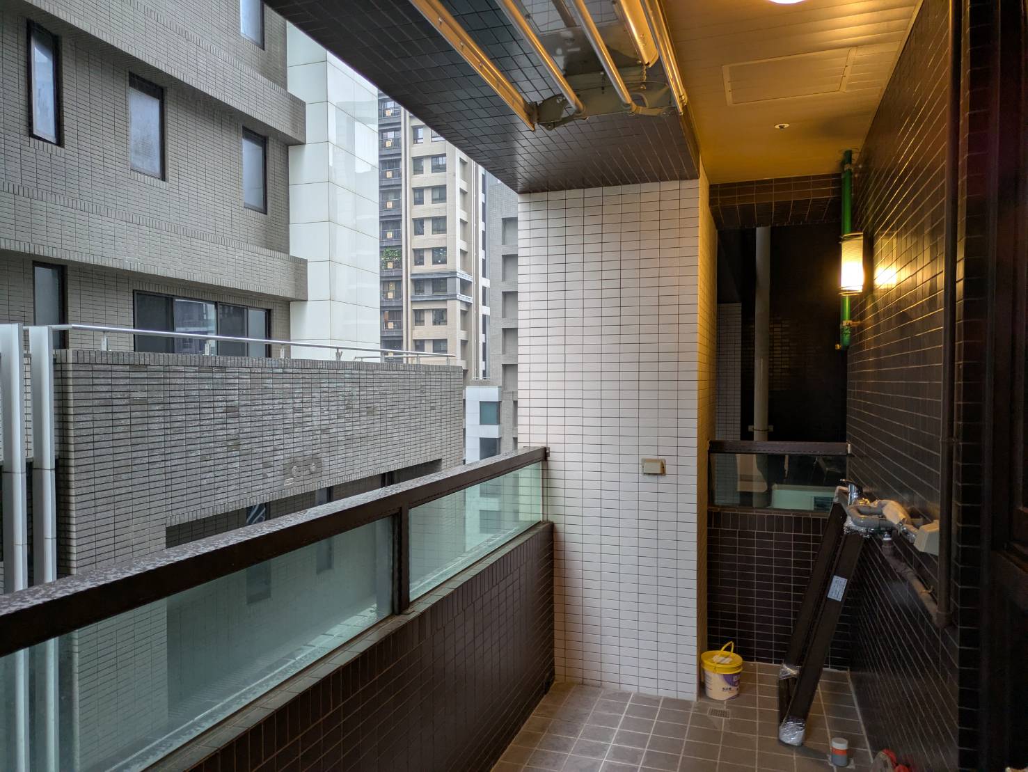 新莊中央路13樓開景陽台窗