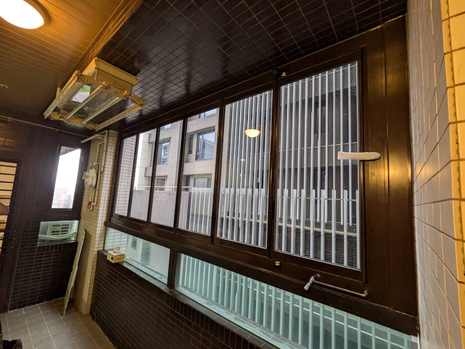 新莊中央路13樓開景陽台窗