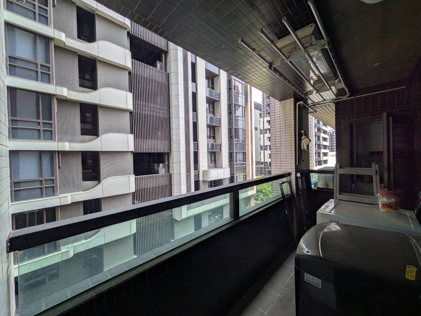 新莊中央路5樓開景陽台窗