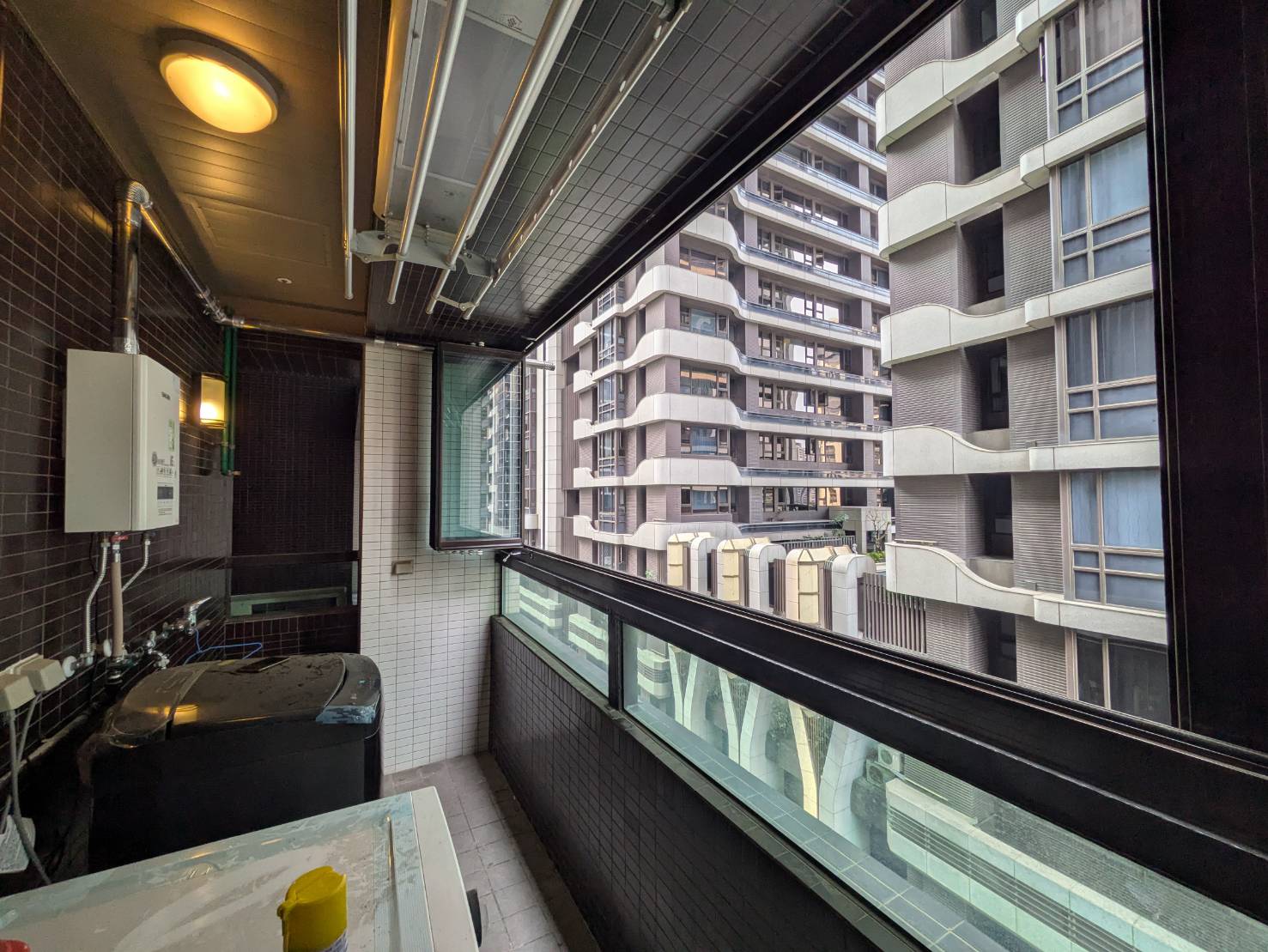 新莊中央路5樓開景陽台窗