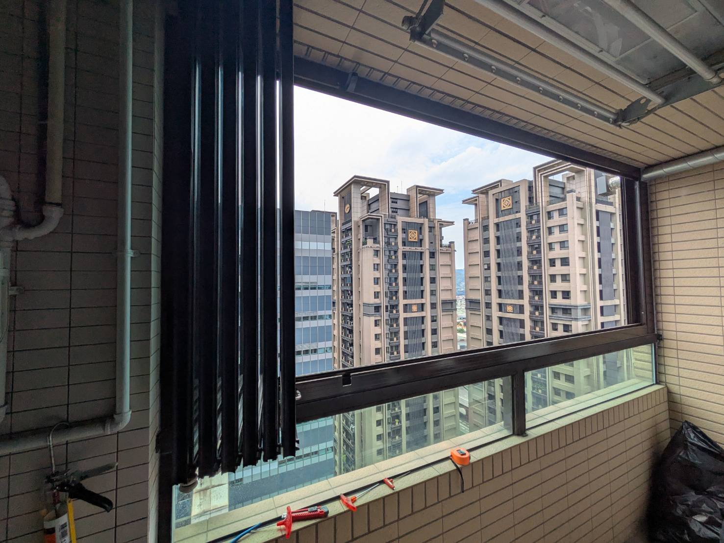 新莊中央路24樓開景陽台窗