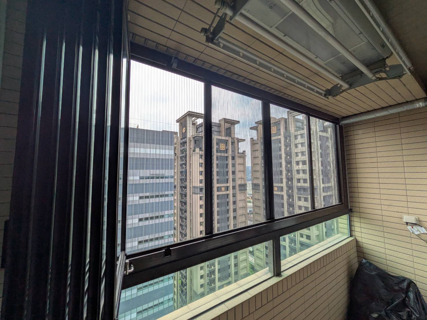 新莊中央路24樓開景陽台窗