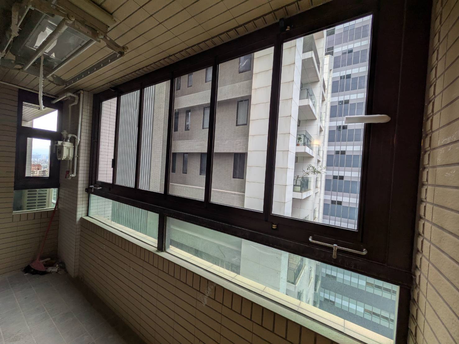 新莊中央路16樓開景陽台窗