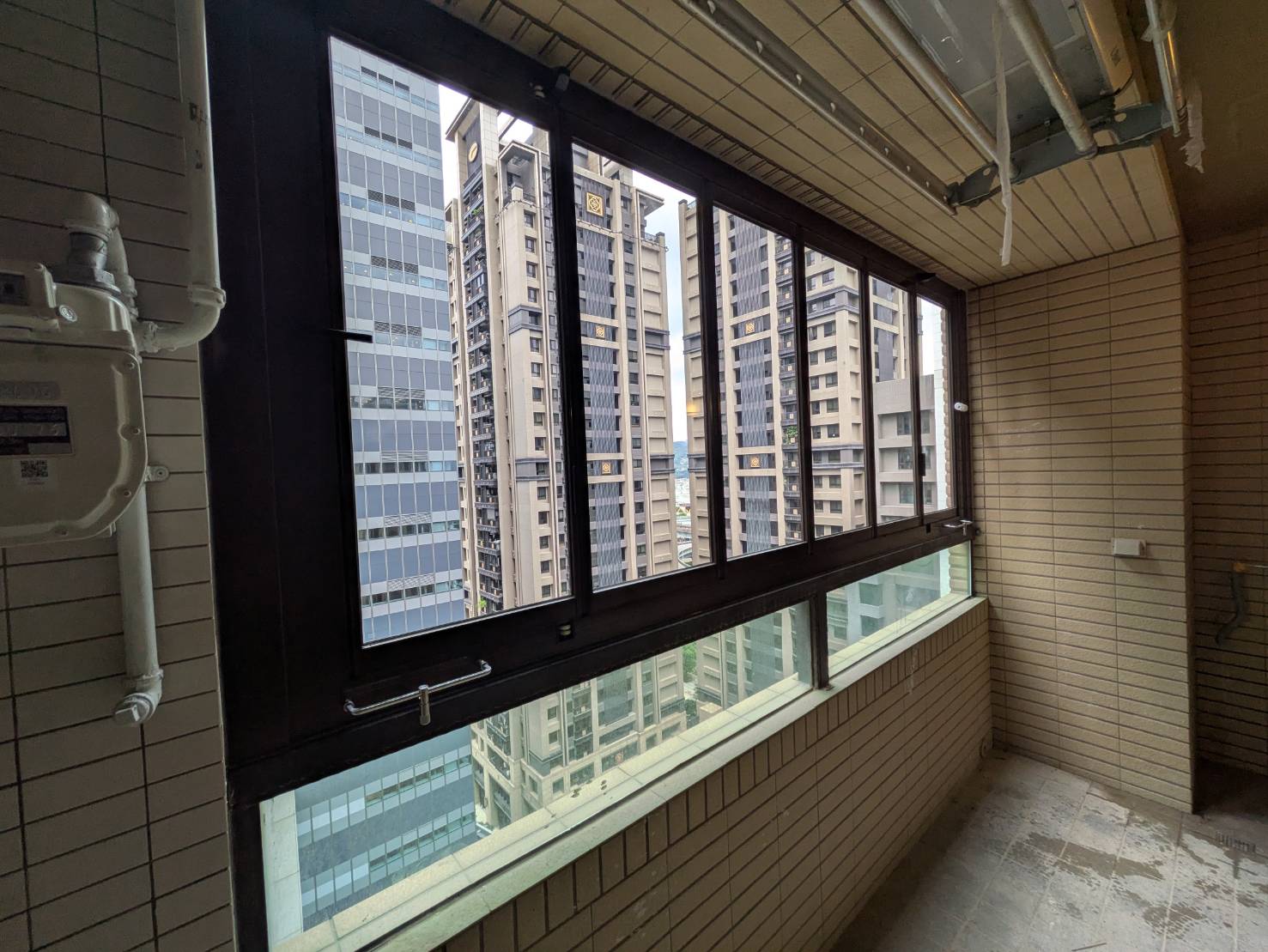新莊中央路16樓開景陽台窗