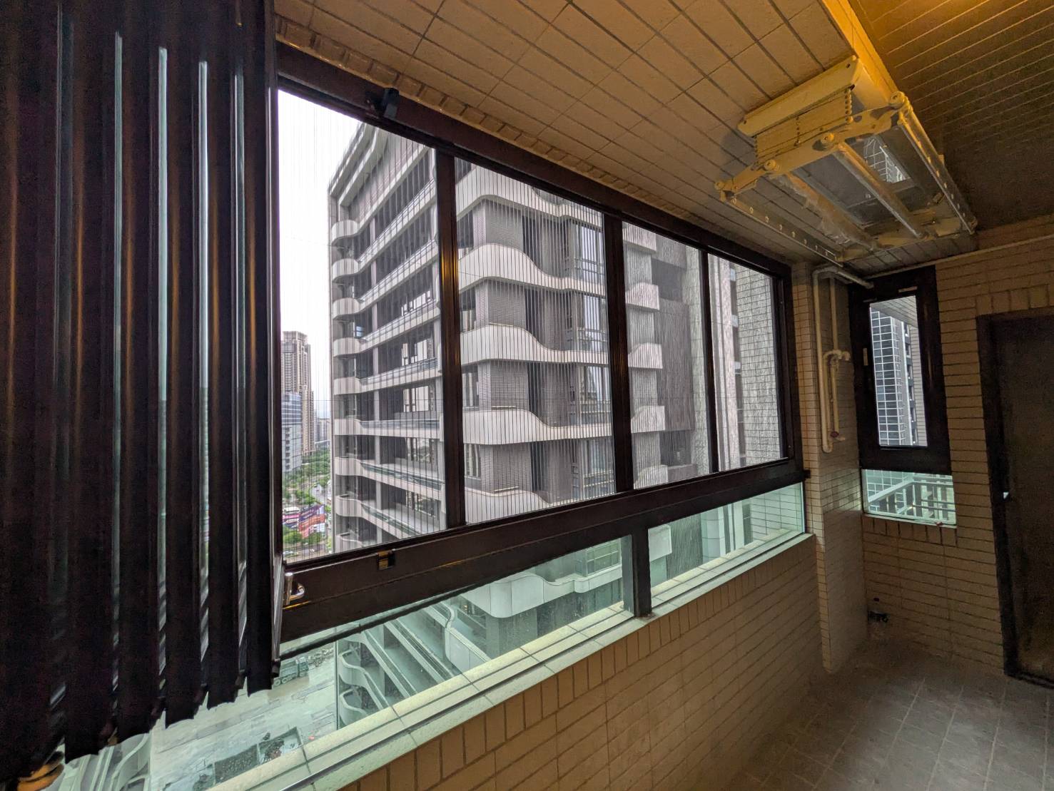 新莊中央路14樓開景陽台窗