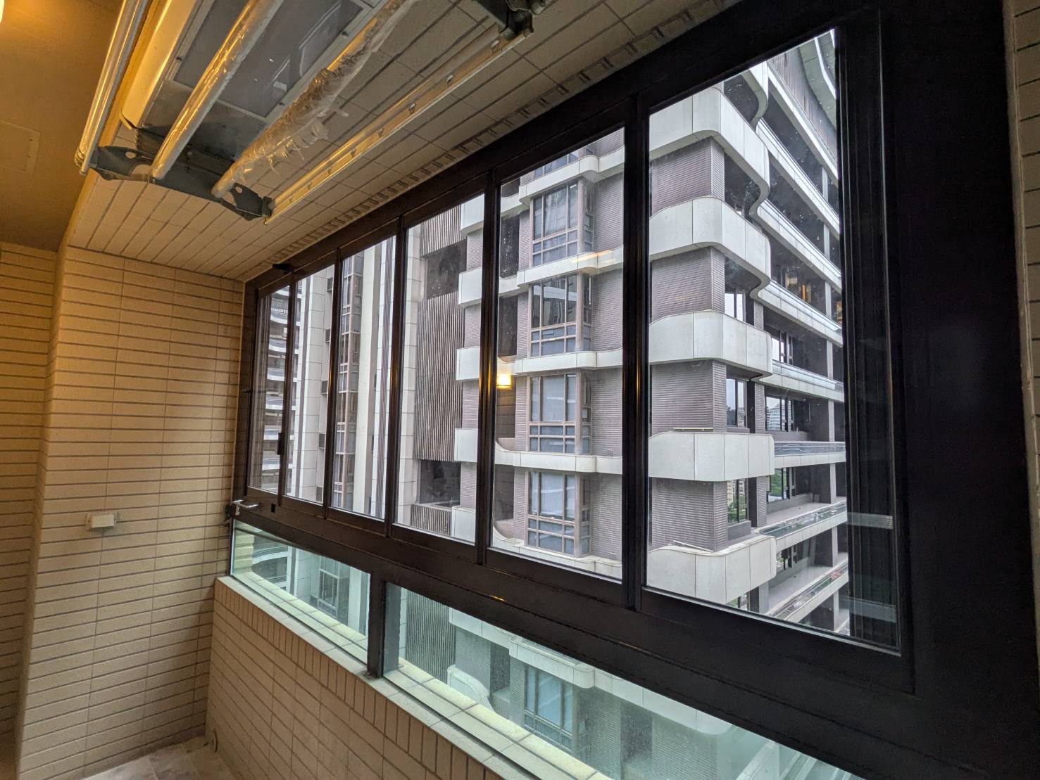 新莊中央路14樓開景陽台窗