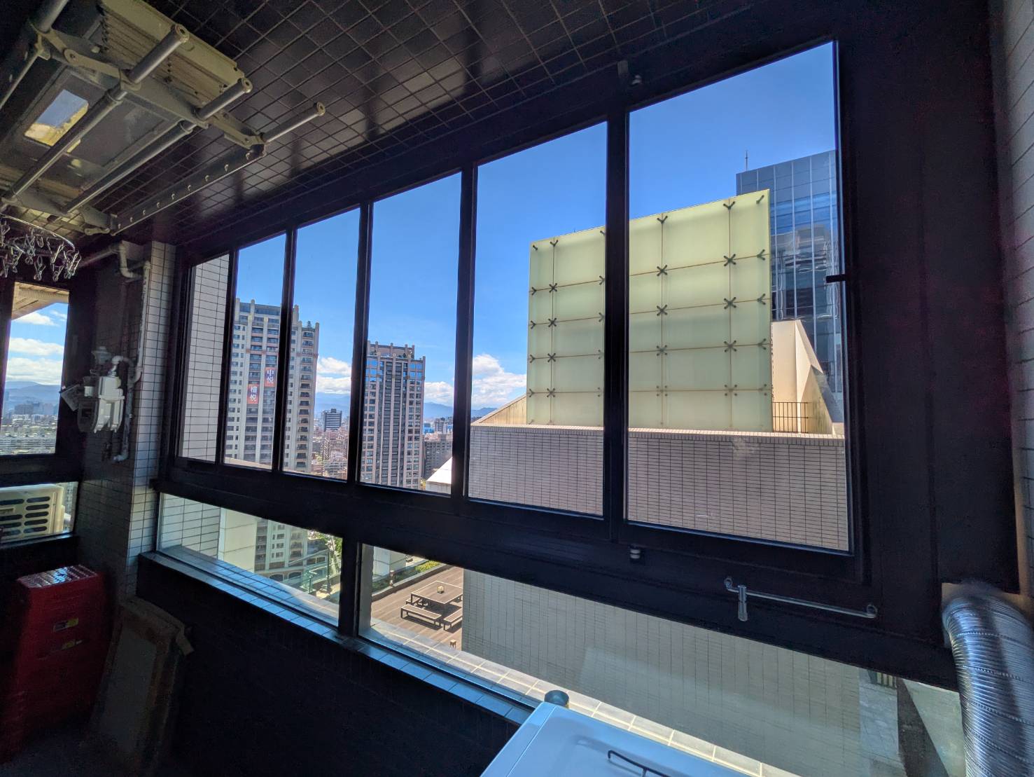 新莊中央路22樓開景陽台窗