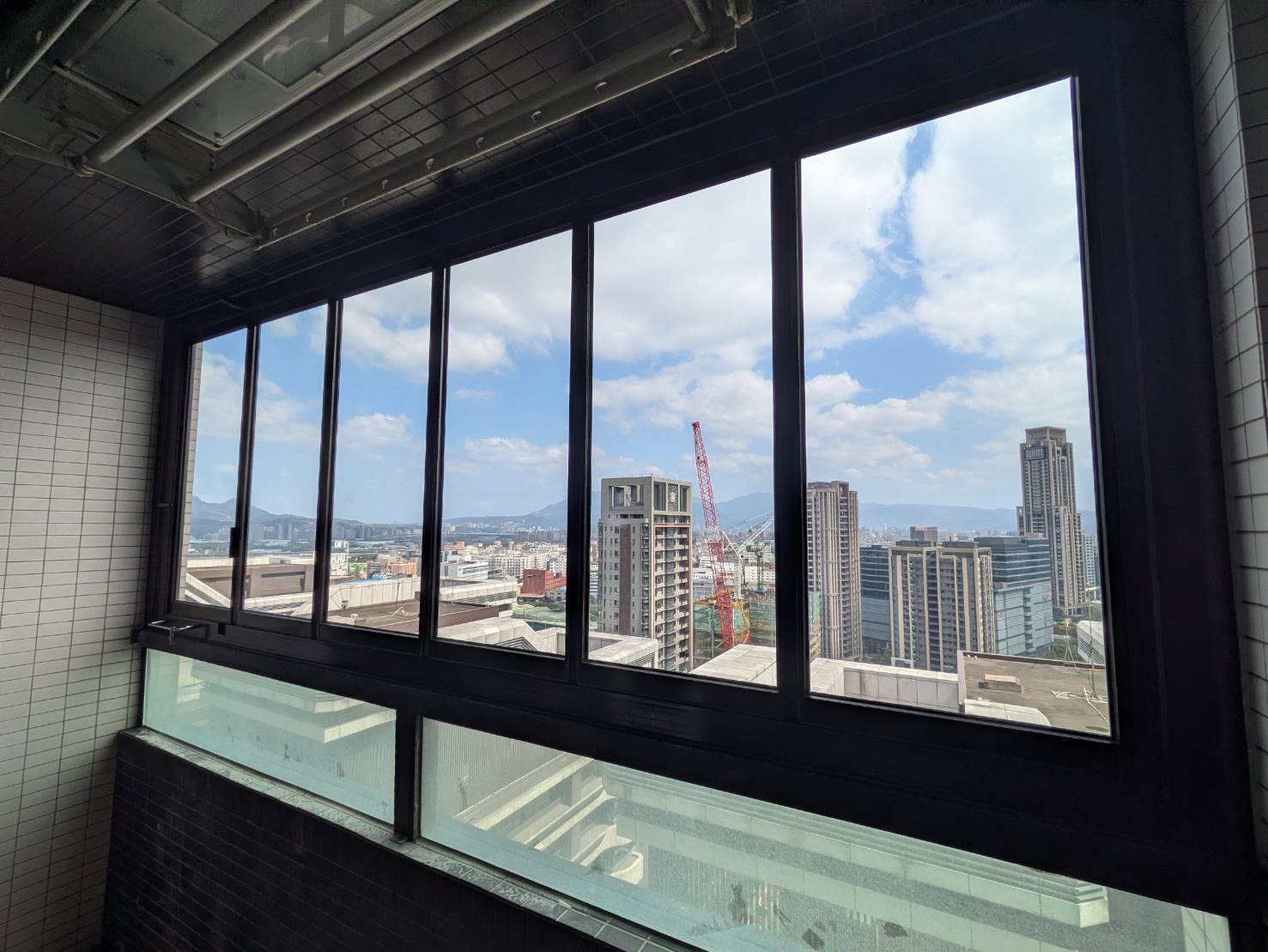 新莊中央路23樓開景陽台窗
