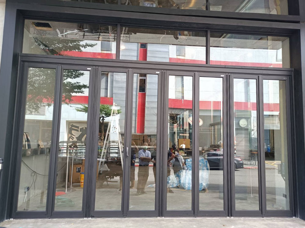台北松壽路8片折疊門