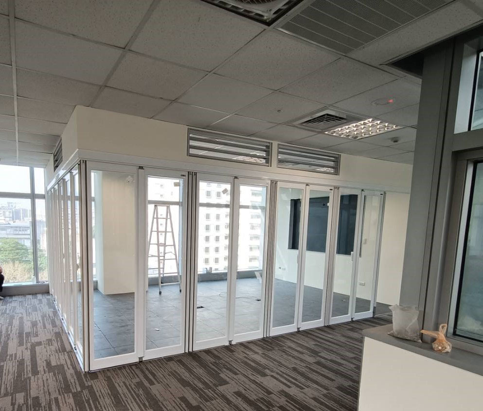 台北富邦大樓8片折疊門無障礙下支