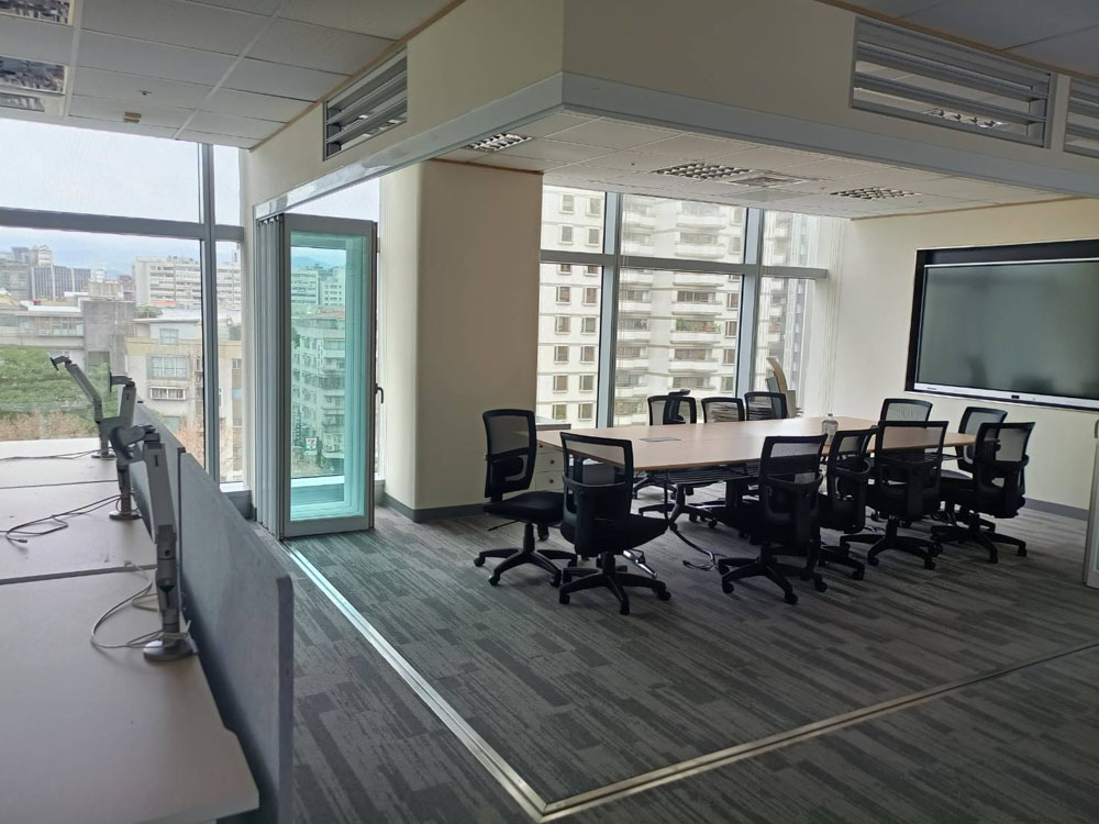 台北富邦大樓8片折疊門無障礙下支