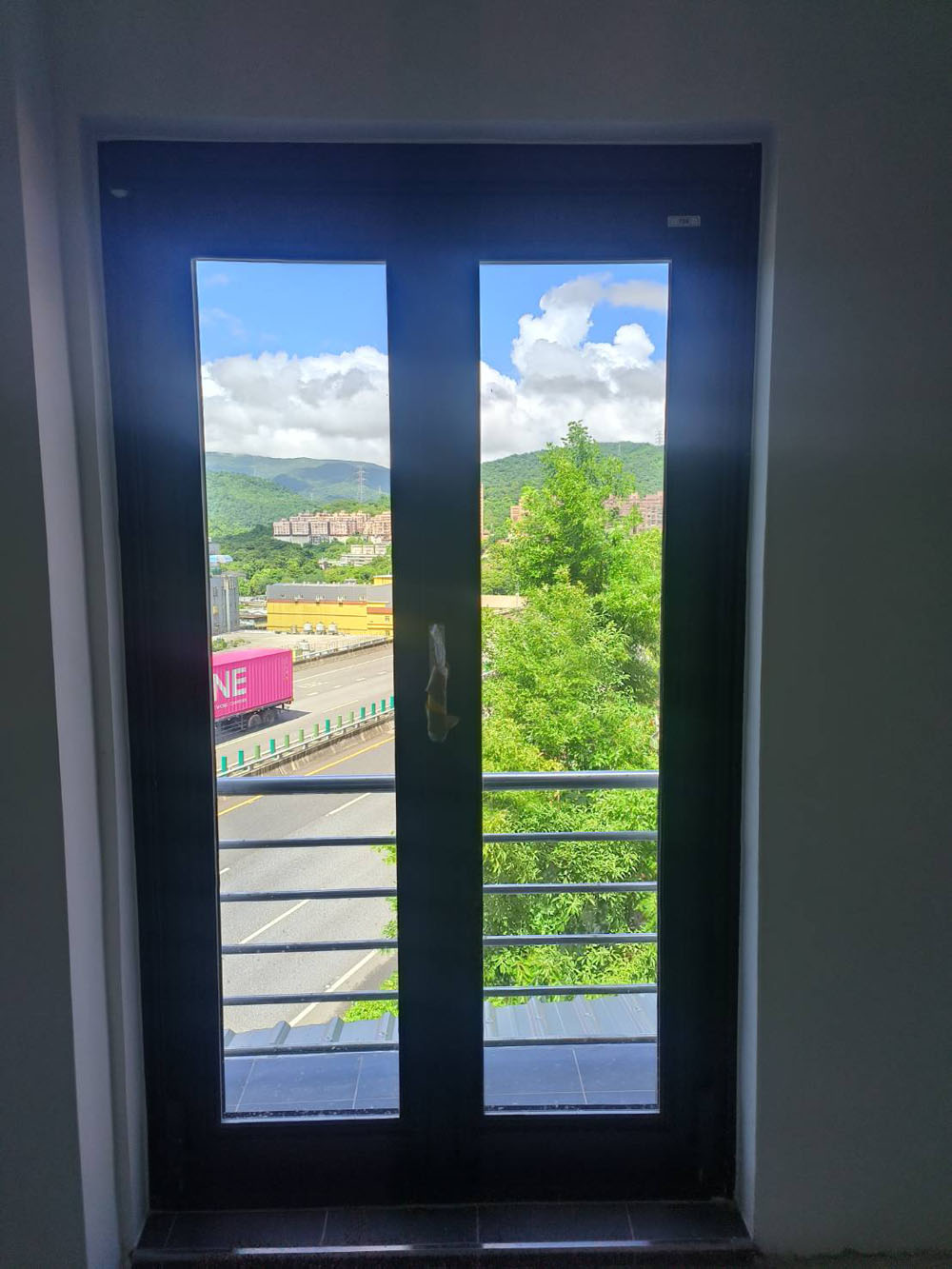 汐止汐萬路2片和四片折疊門