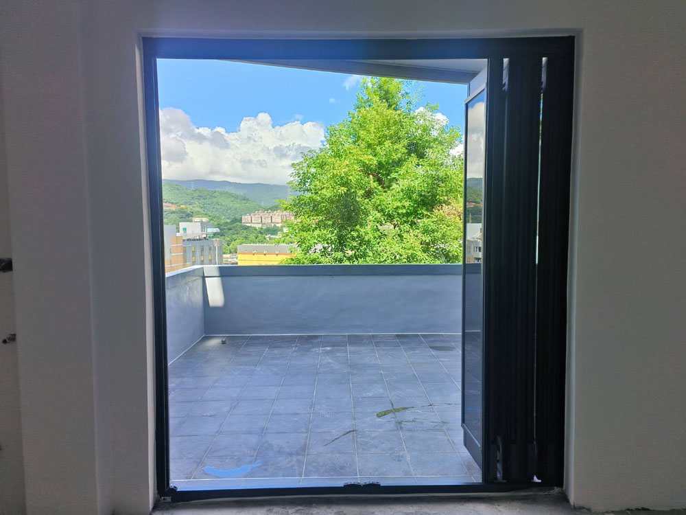 汐止汐萬路2片和四片折疊門