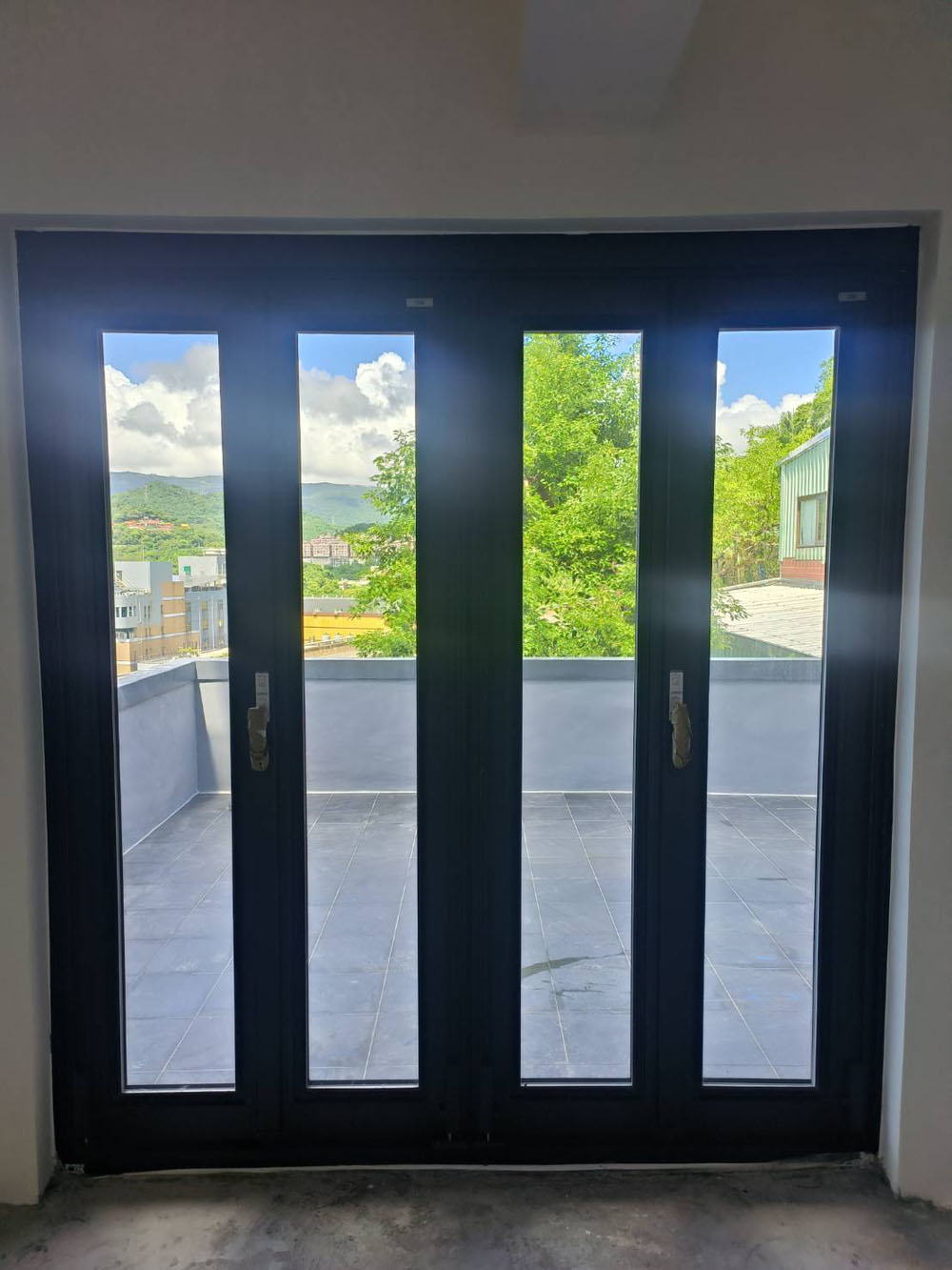 汐止汐萬路2片和四片折疊門