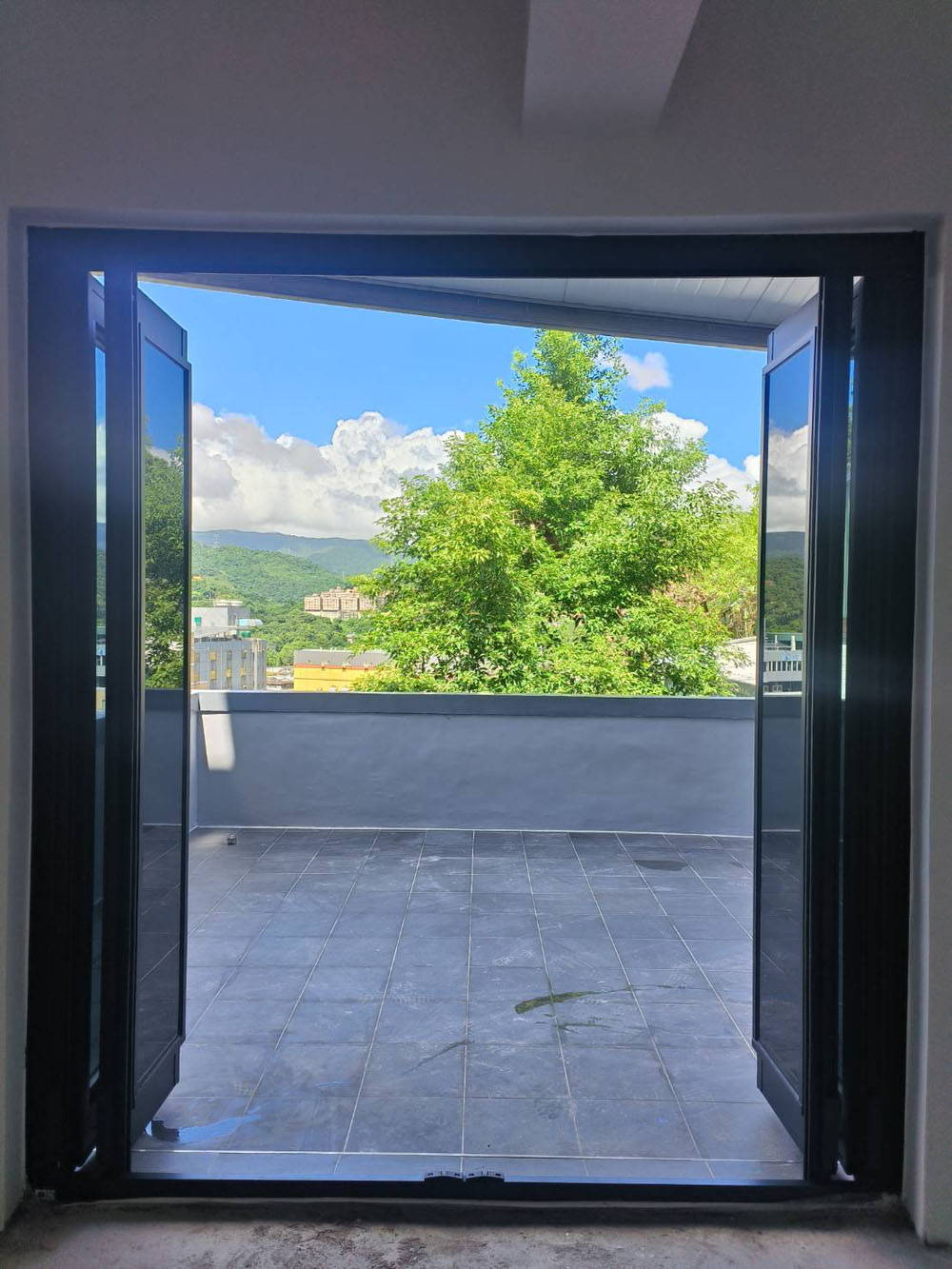 汐止汐萬路2片和四片折疊門