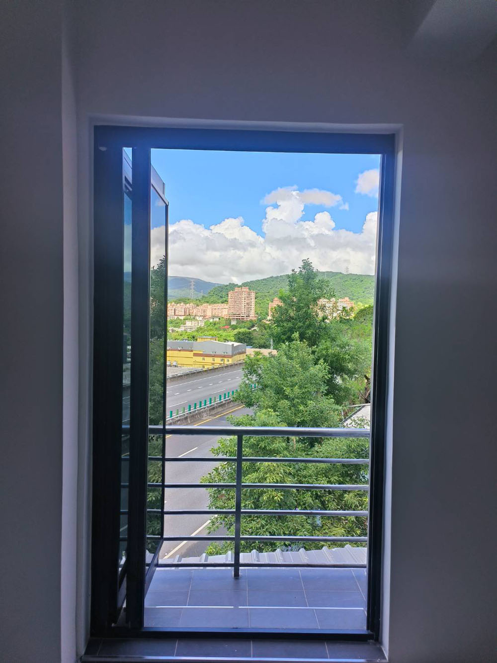 汐止汐萬路2片和四片折疊門