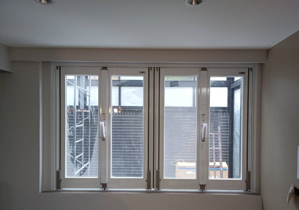 汐止東勢街4片折疊窗