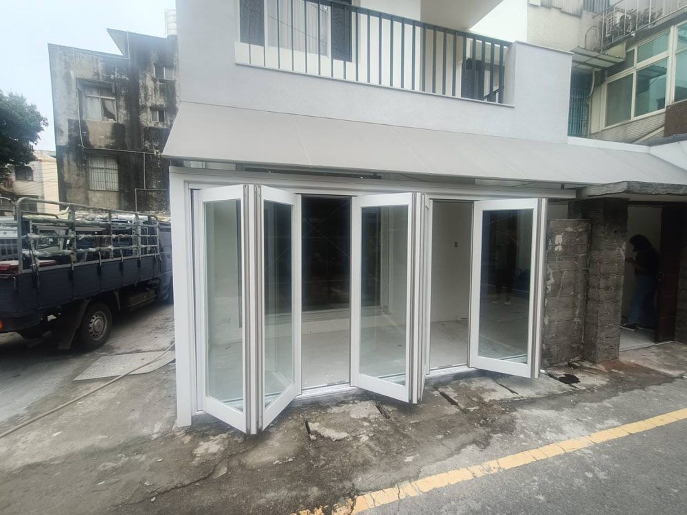 新竹建功路6片折疊門