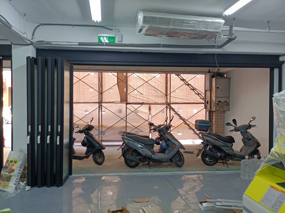 新莊頭前路8片折疊門無障礙下支