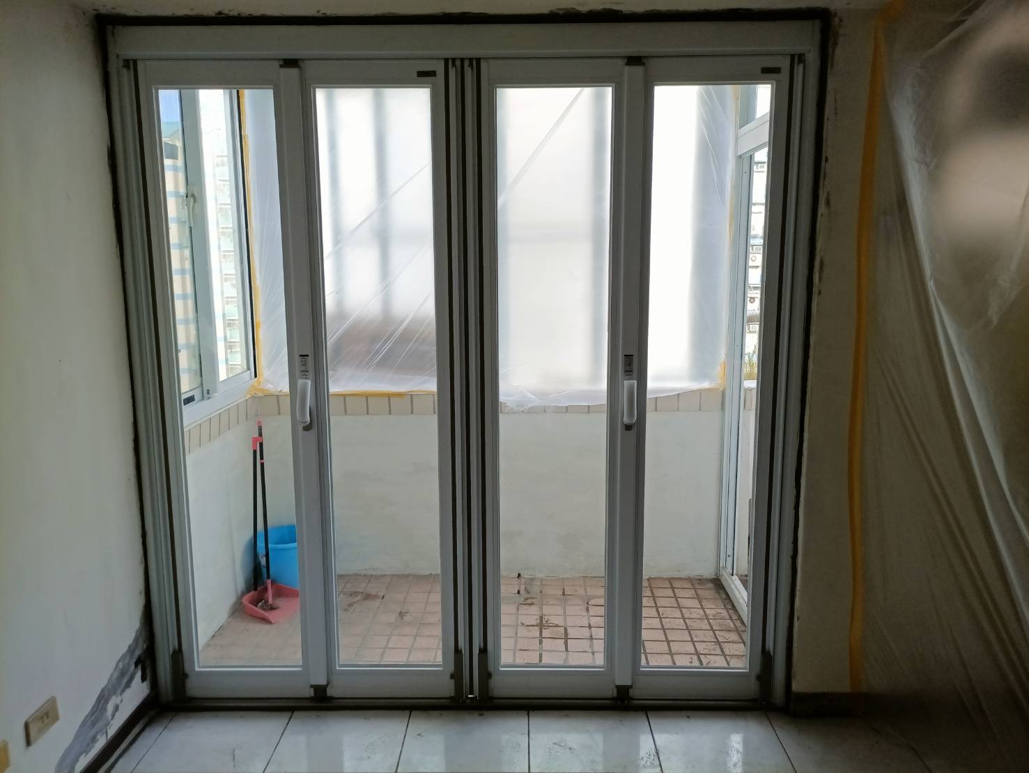 台北敬業路4片折疊門