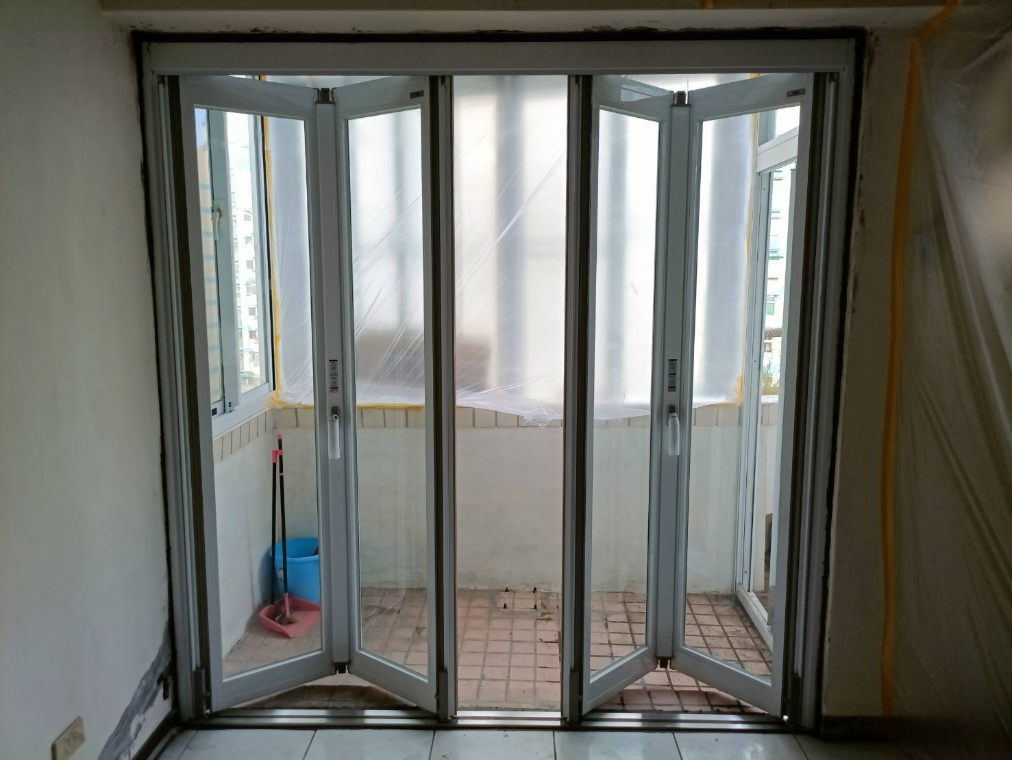 台北敬業路4片折疊門