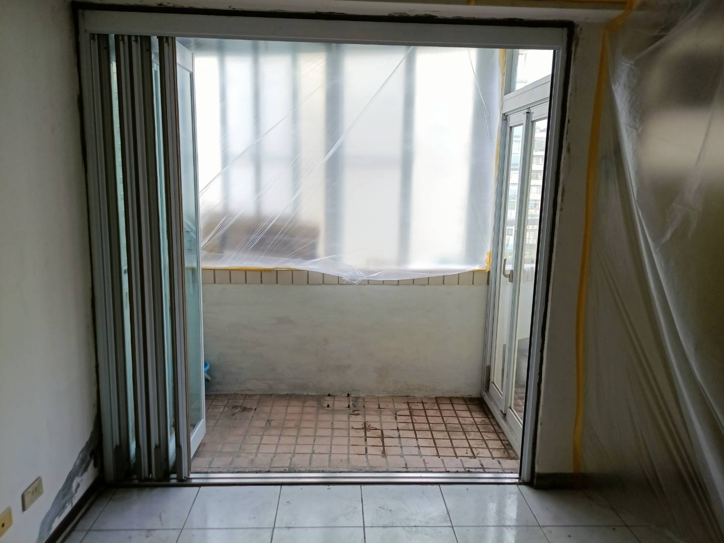 台北敬業路4片折疊門