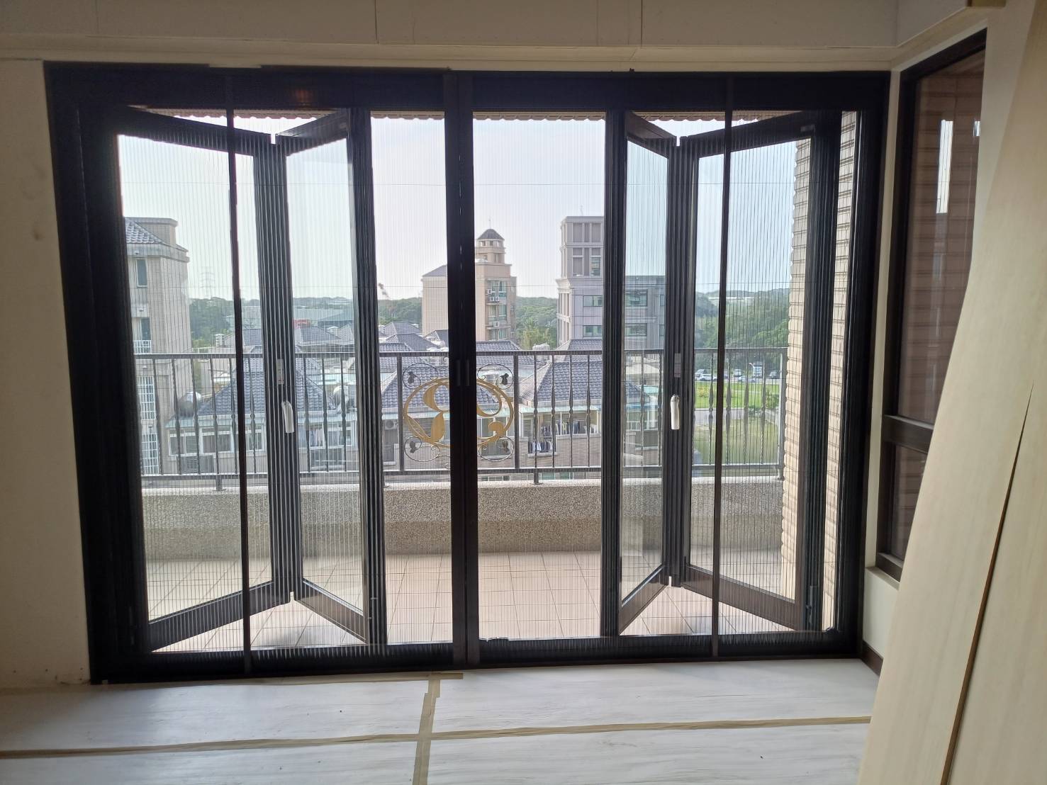 林口南勢街4片折疊門