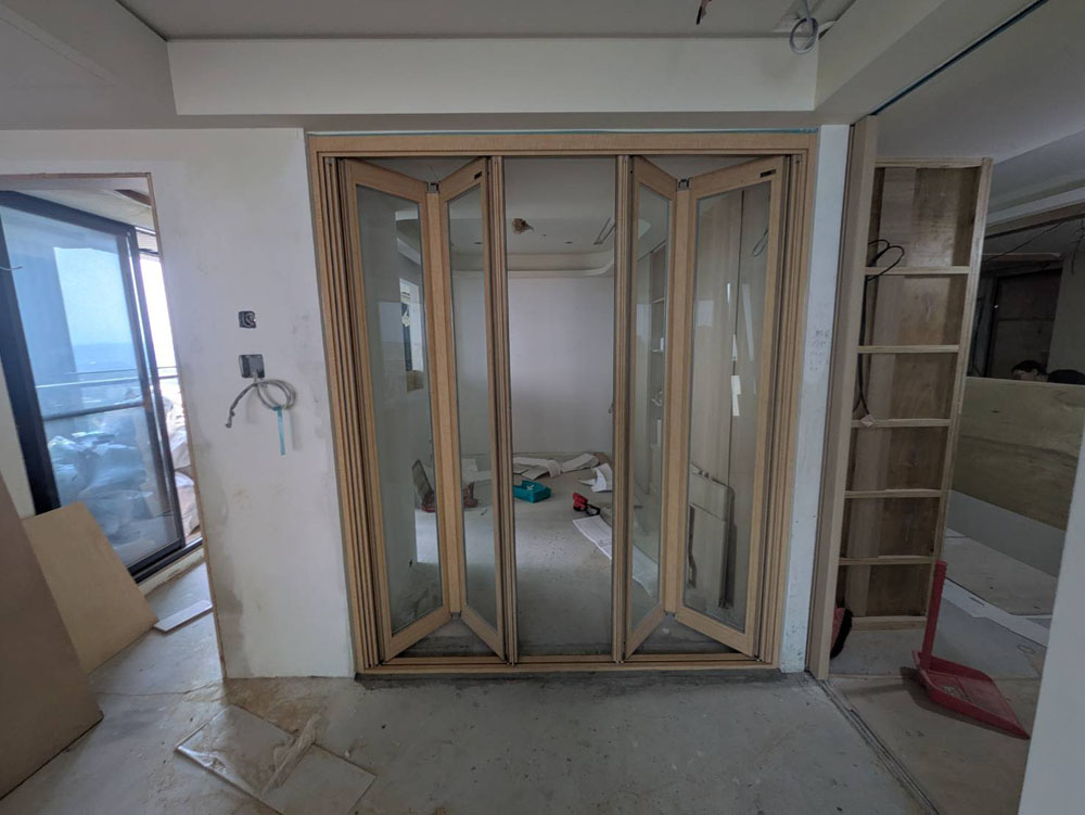 新竹美麗華社區4片折疊門木紋色