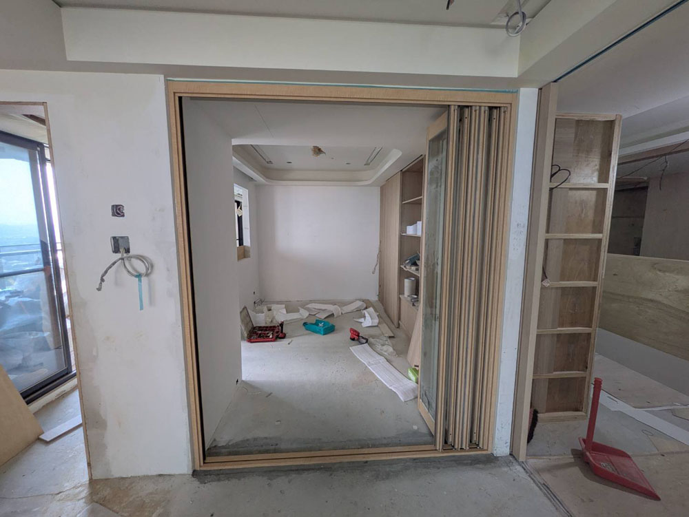 新竹美麗華社區4片折疊門木紋色