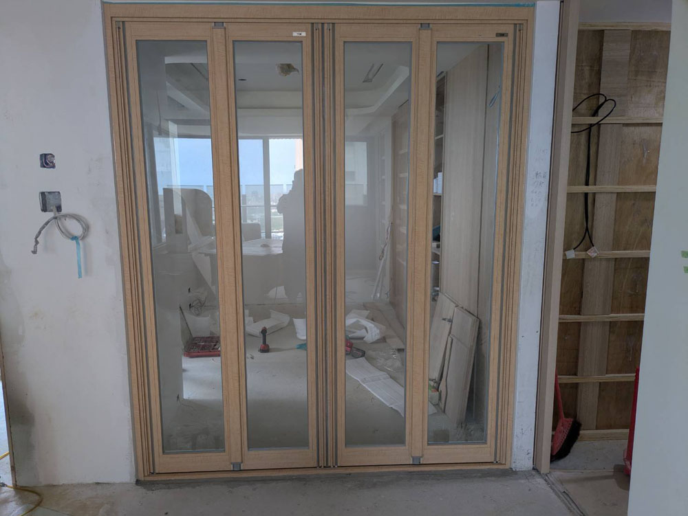 新竹美麗華社區4片折疊門木紋色