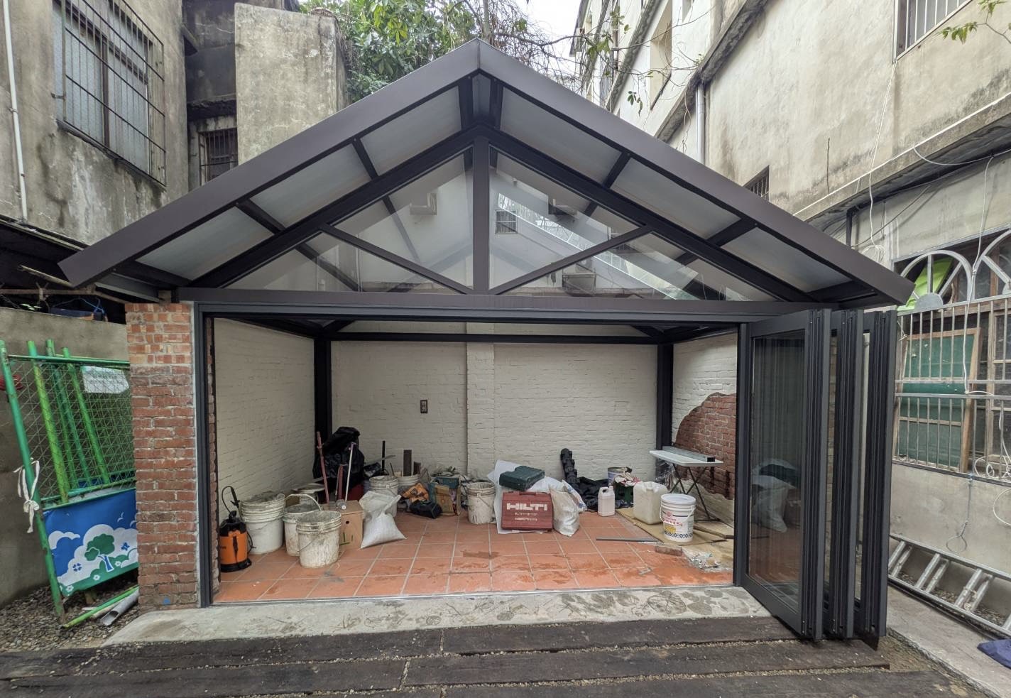 新竹披薩店6片折疊門