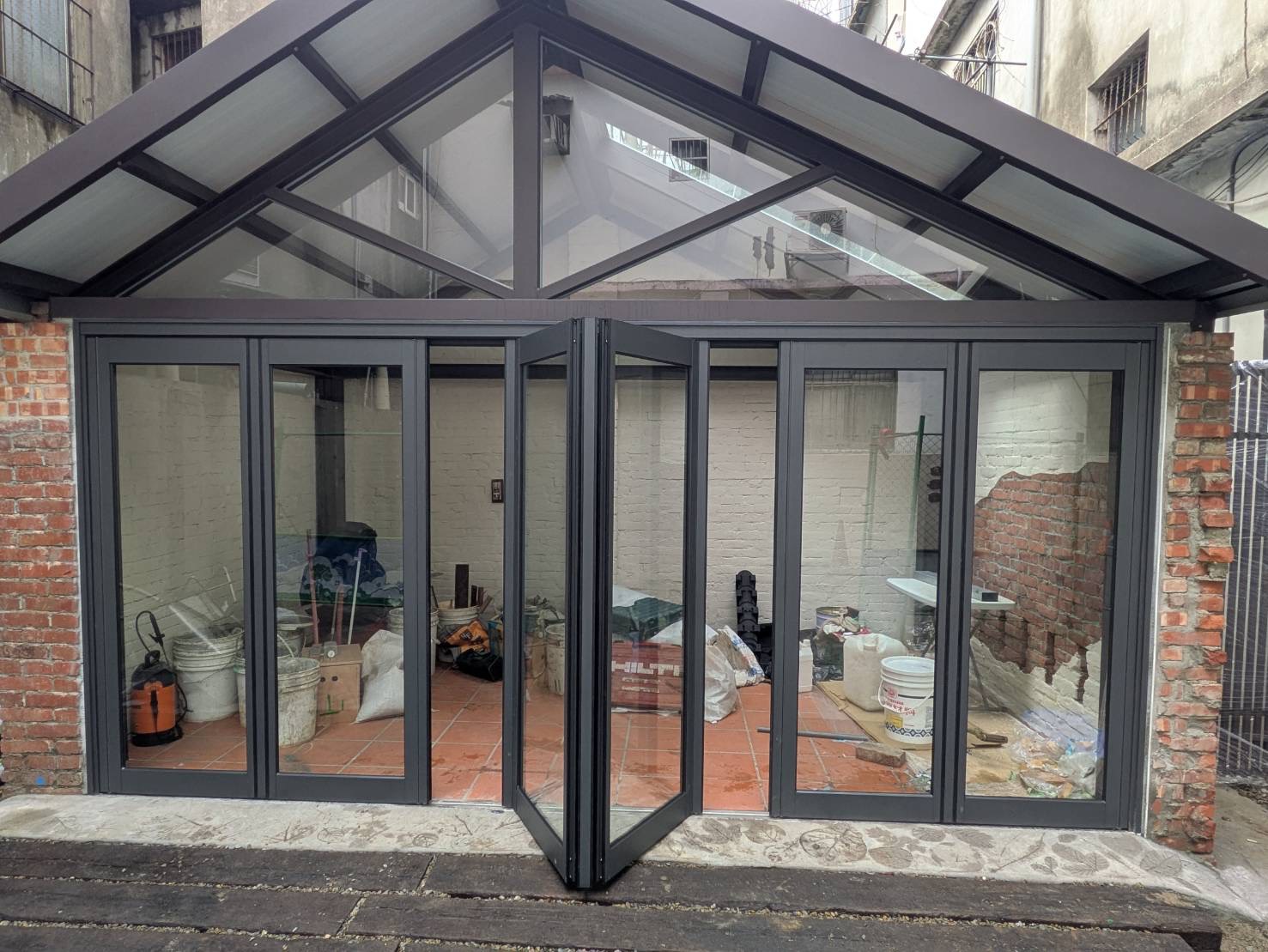 新竹披薩店6片折疊門