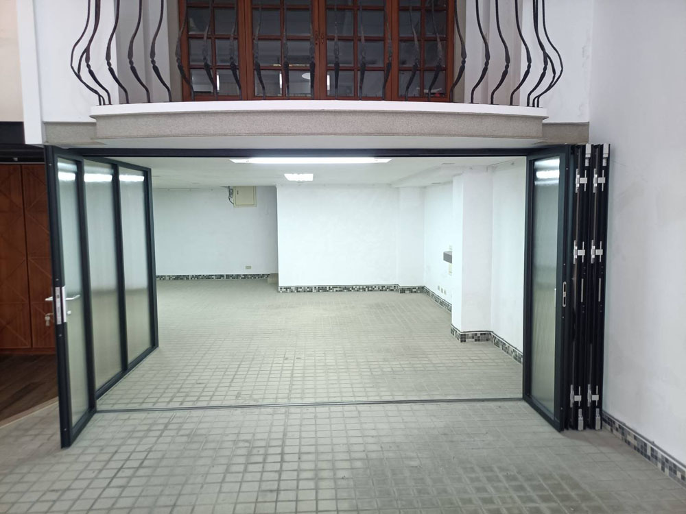 龍潭民治10街KS50 5+1折疊門