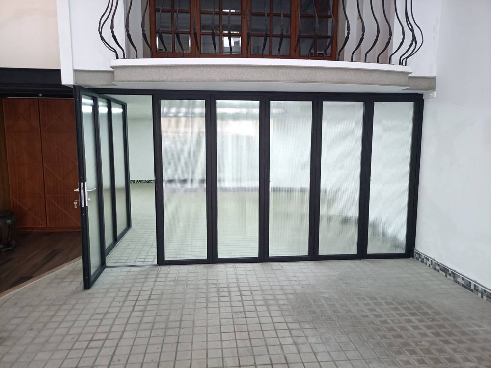 龍潭民治10街KS50 5+1折疊門