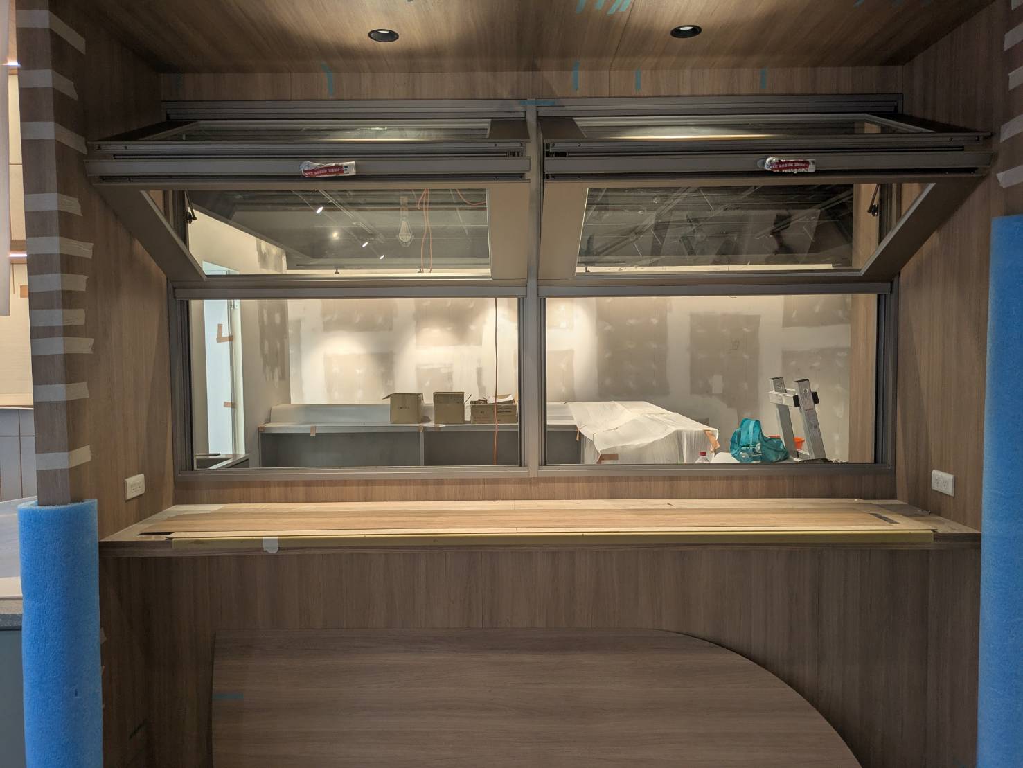 台北市民生東路三段