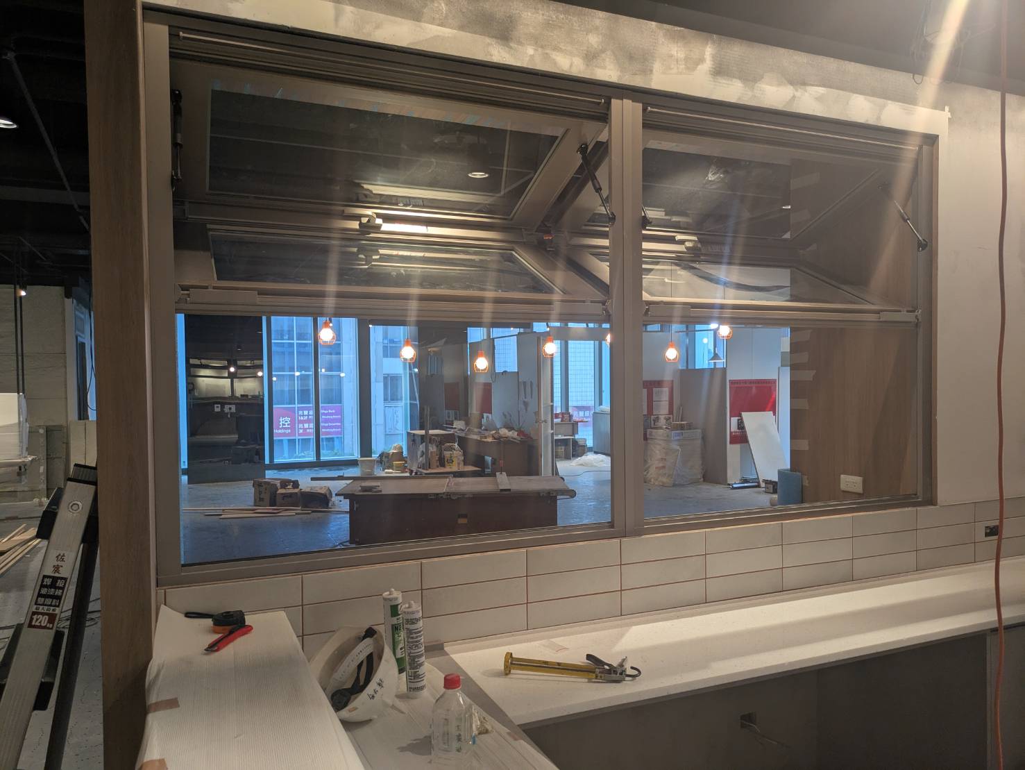 台北市民生東路三段