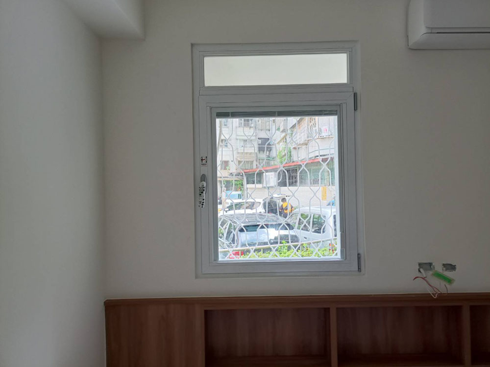 新店中正路內倒內開+內藏百業