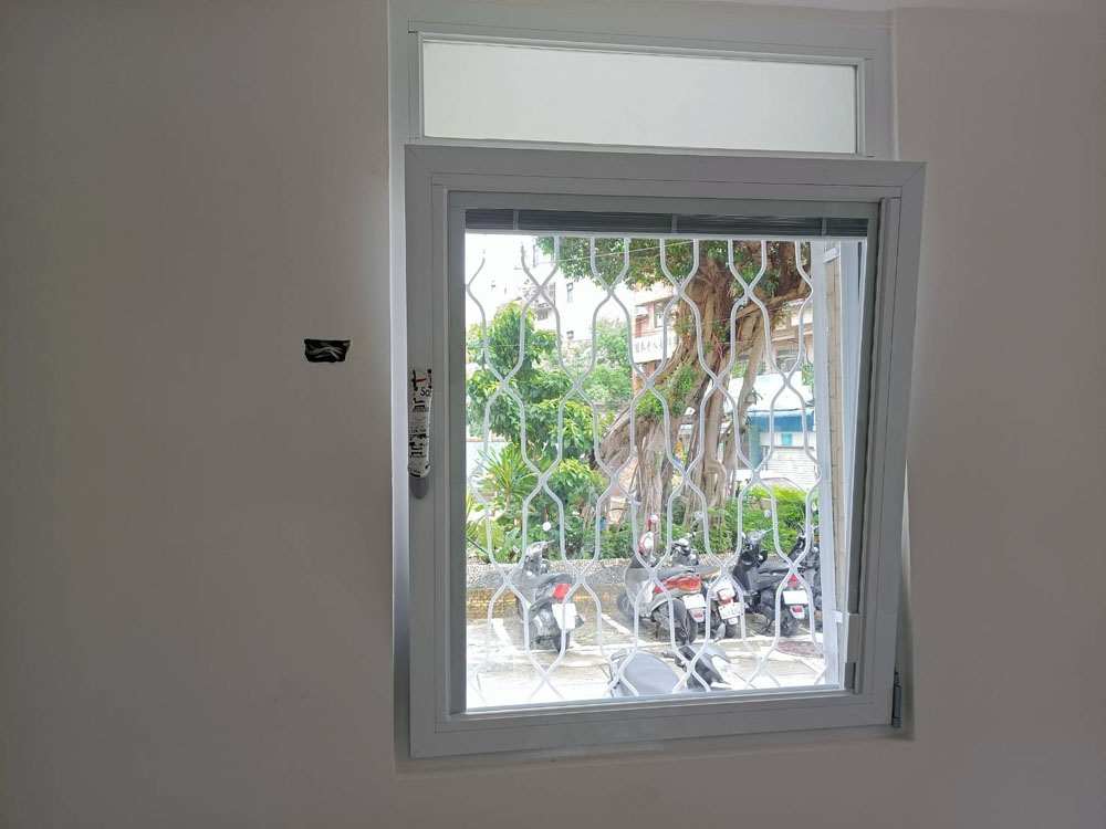 新店中正路內倒內開+內藏百業