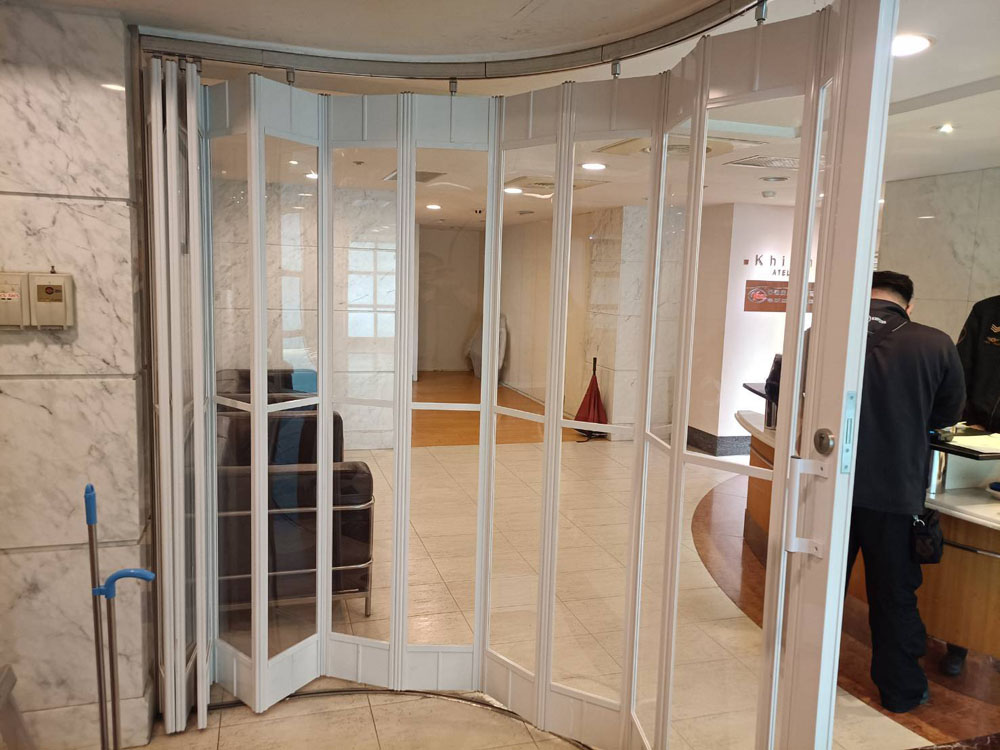 台北民生東路 水晶折疊門