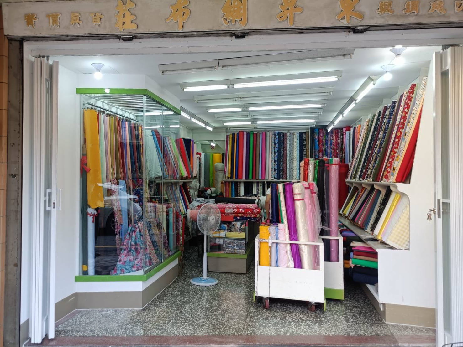 桃園 水晶折疊門