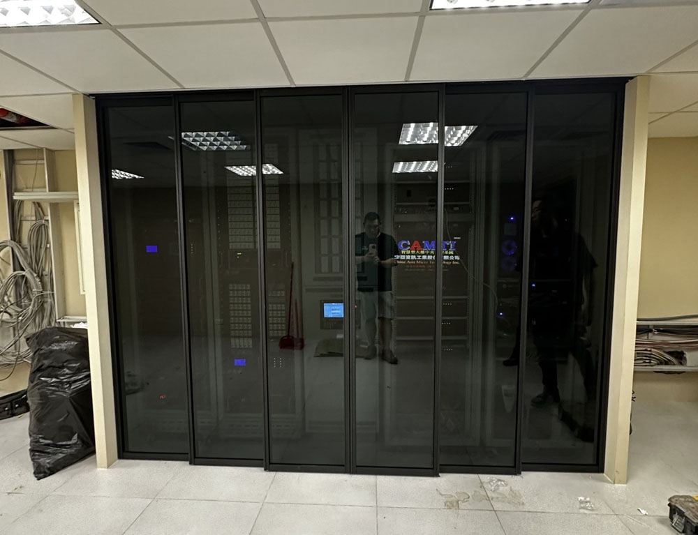 新莊宏匯6片對開橫拉