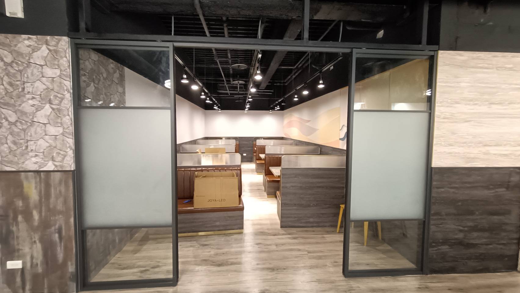 台北市成都路4片橫拉門