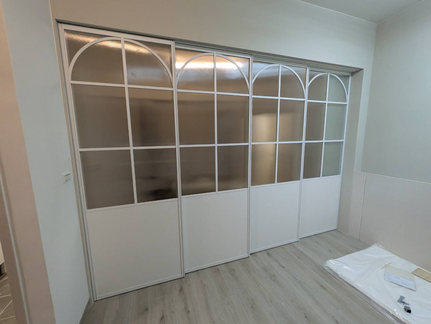 三重水漾路單片4片橫拉 半圓造型