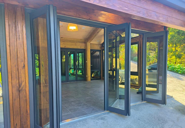 日系摺疊門｜防夾手專利設計