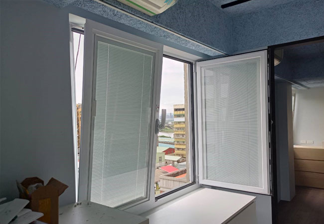 內倒內開窗｜多功能五金設計